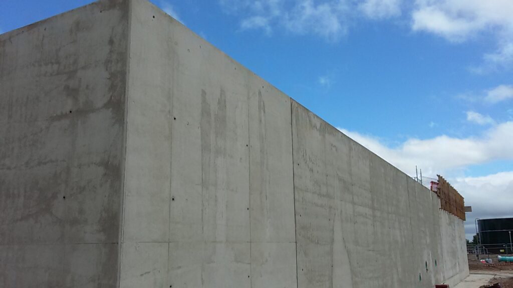 Concrete wall Llwyn Onn
