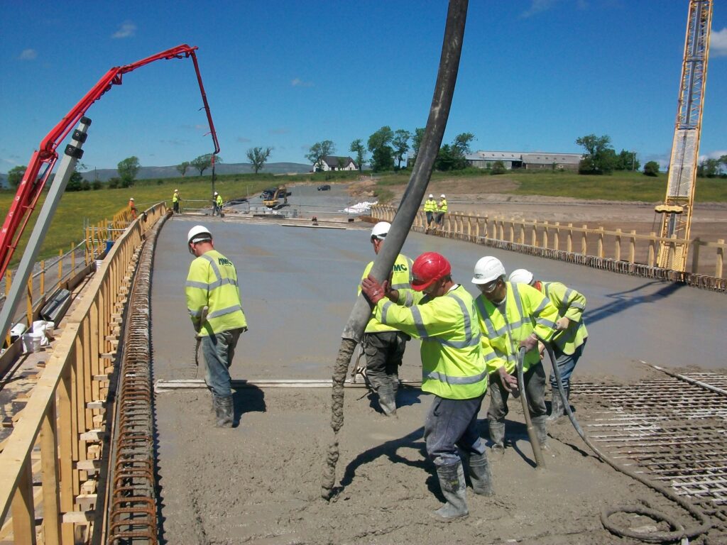 Concrete pouring bridge construction